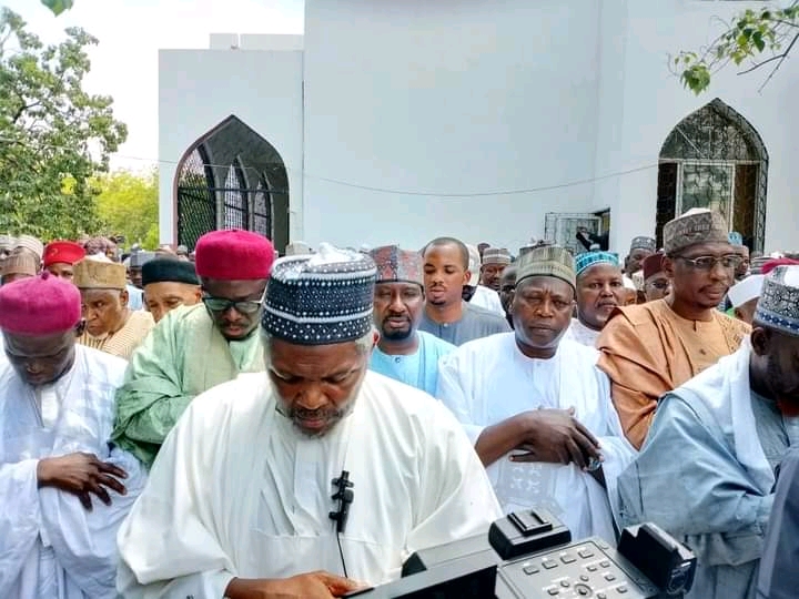 Thousands attend absentia funeral prayer for business mogul Aminu Dantata in Kano