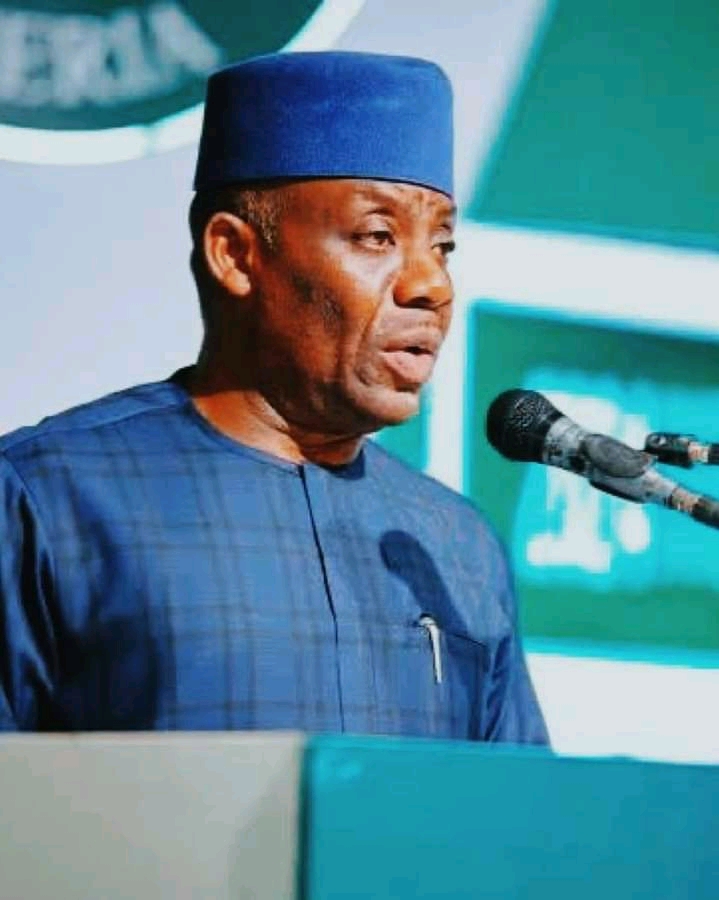 BREAKING: FG sets minimum age for university admission at 16