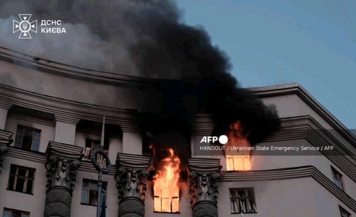 Russia unleashes largest-ever barrage, striking Ukraine’s cabinet building